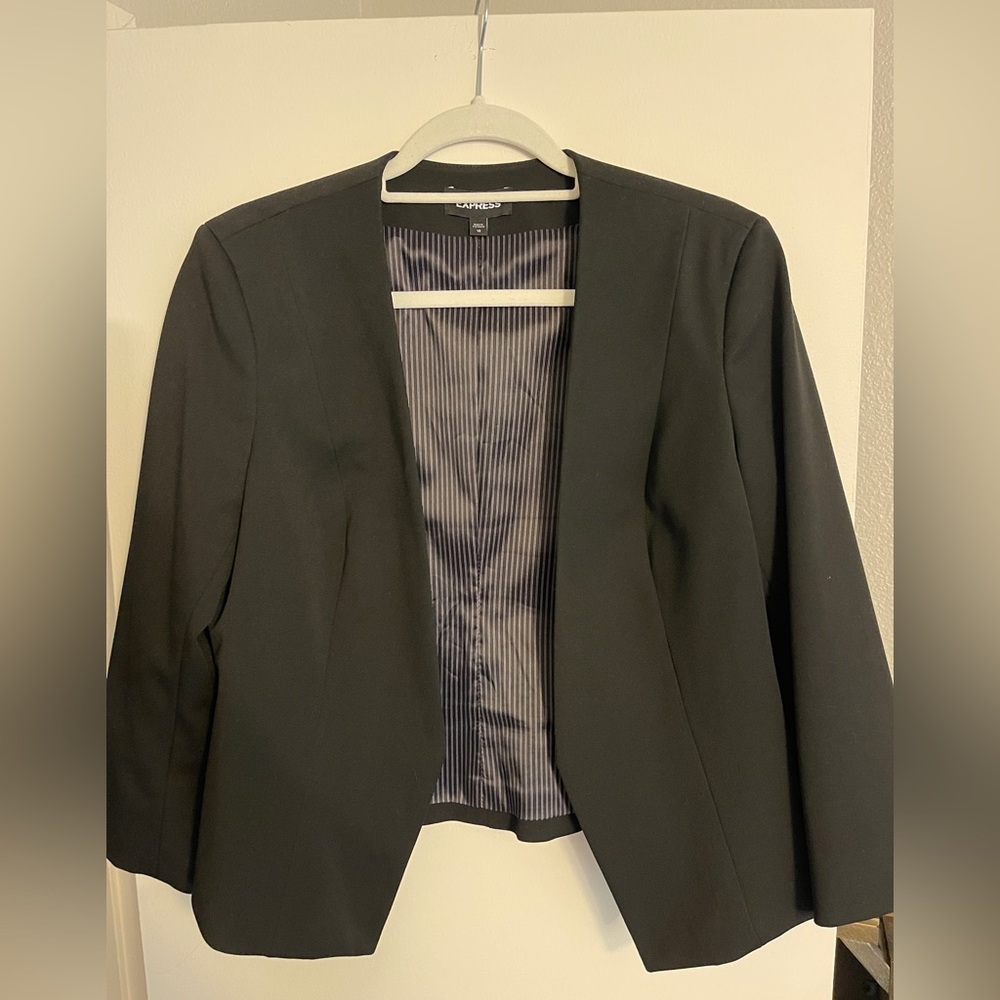 Express size 10 cute crop style blazer in black